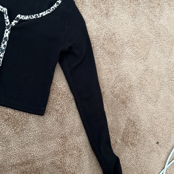 Brandy Melville crop top long sleeve button up - Picture 3 of 5